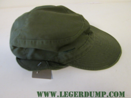 Pet groen met zijflappen