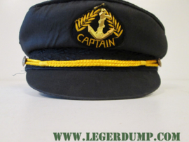 Kapiteinspet (captain) kleur zwart, met embleem