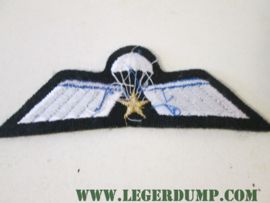 Opnaai embleem "Wing" (voor het "nette pak").