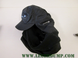 Col met pet kleur zwart maat 58