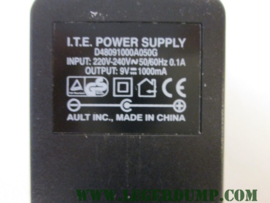 Stroom adapter input 220V-240V, 50/60HZ, 0,1A, output 9 Volt