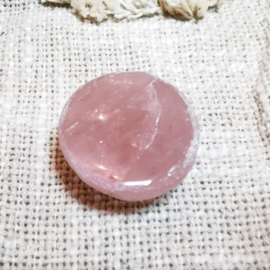Rozenkwarts Emu Egg