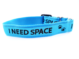 Martingale halsband blauw 'I need space',  2.5cm breed