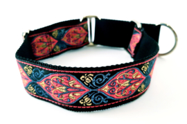 Martingale halsband zwart sierlint fuchsia, 3cm breed