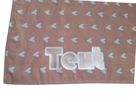 Bandana met naam, roze met hartjes