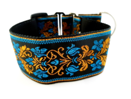 Martingale halsband zwart met sierlint blauw/zwart/goud, 5cm breed