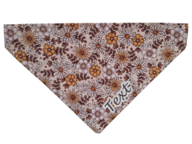 Bandana met naam, roze bloemetjes