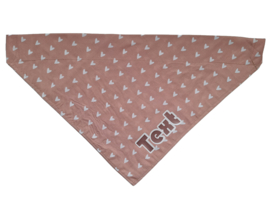 Bandana met naam, roze met hartjes