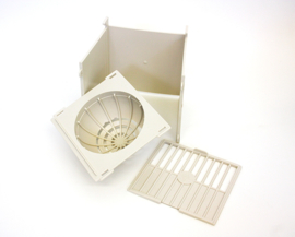 Hanging Nest Plastic Beige (Kaisernest aus Kunststoff beige)