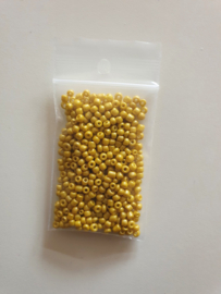 6. Rocailles 3mm Mustard Yellow - +/- 400 stuks