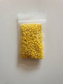 4.  Rocailles 3mm Cyber Yellow - +/- 400 stuks