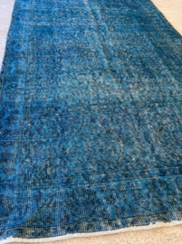 Vintage recoloured tapijt turquoise blauw Maat: 112 x 207
