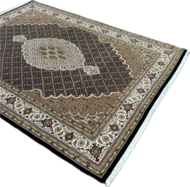 Tabriz tapijt maat: 243X176