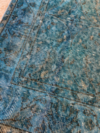 Vintage recoloured tapijt turquoise blauw Maat: 112 x 207