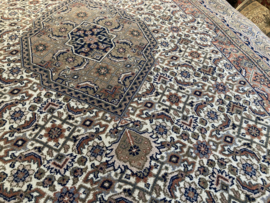 Perzisch: Bidjar tapijt maat: +/- 170x240