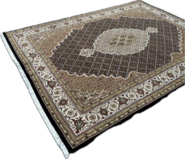 Tabriz tapijt maat: 243X176
