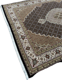 Tabriz tapijt maat: 243X176