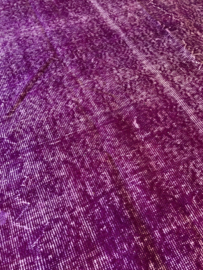 Vintage recoloured tapijt paars/ roze Maat: 212 x 323