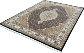 Tabriz tapijt maat: 243X176