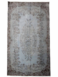 Vintage recoloured tapijt lichtblauw maat: 176 x 304