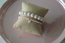 Kralen armband wit & Pastel mix met roosje