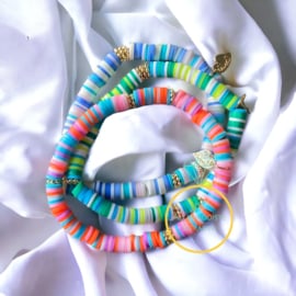 Setje Armbandje van  surfkraaltjes