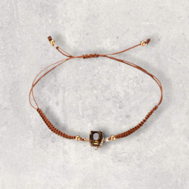 Armband bruin macrame met bruine steen