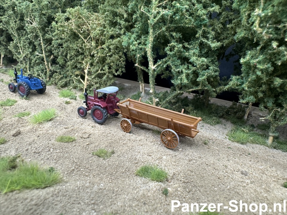 Lanz Bulldog & Holz Anhanger (TT Fertigmodell)