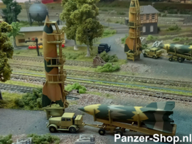 (N) V2 Raket Op Trailer & Hanomag SS100
