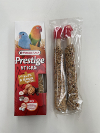 Prestige sticks with Nuts & Raisin topping Kleine papegaaien
