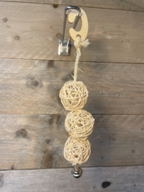 3 rotan ballen met belletje