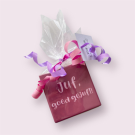 Tegeltje 10 x 10 ingepakt | Juf & meester cadeau