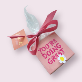 Tegeltje 10 x 10 ingepakt | Juf & meester cadeau