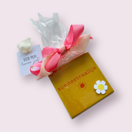 Tegeltje 10 x 10 ingepakt | Juf & meester cadeau