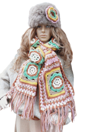 Sjaal en broche Beate