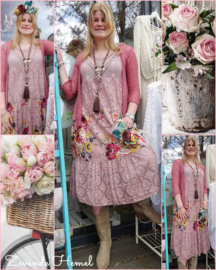Romantische jurk met rozen, in 4 kleuren. Te dragen t/m maat 44