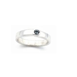 Zilveren ring met blauw steentje