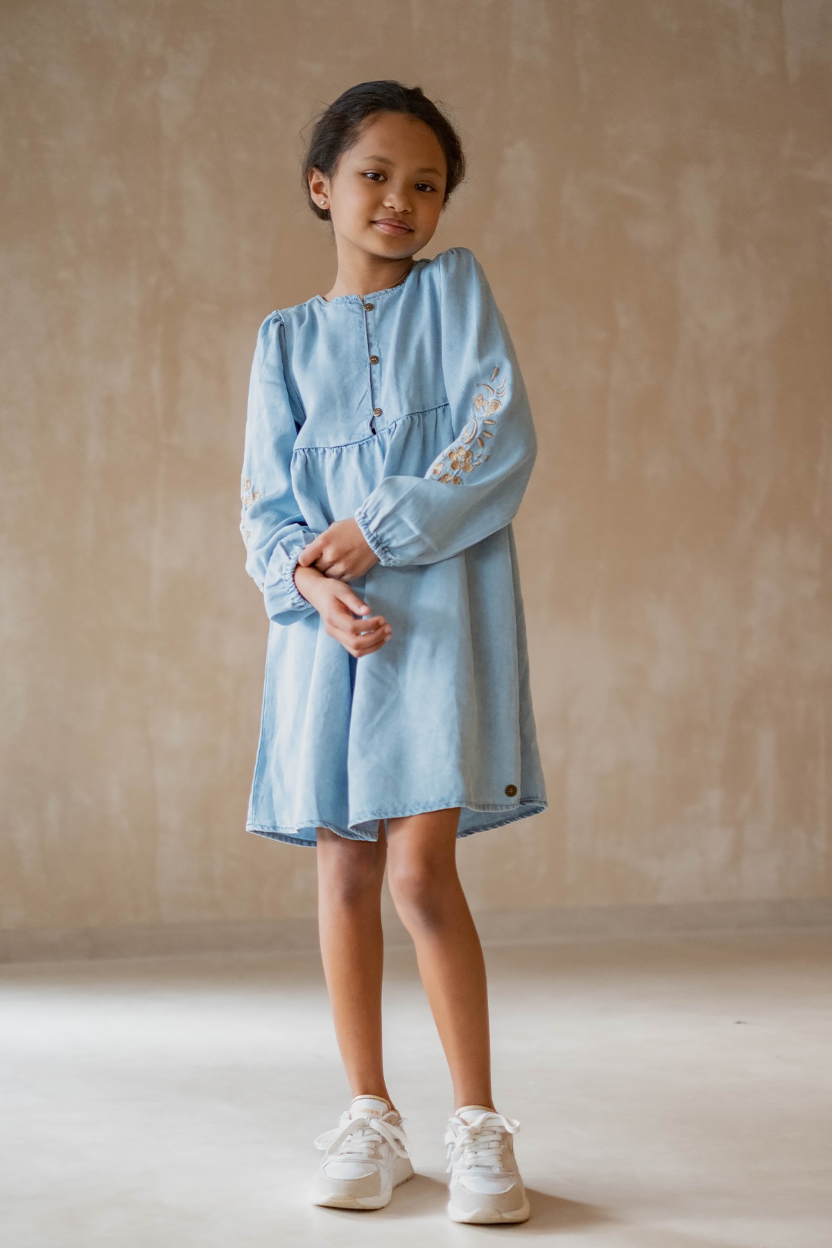 Flo Mischa Flo girls chambrey dress with embroidery at sleeve