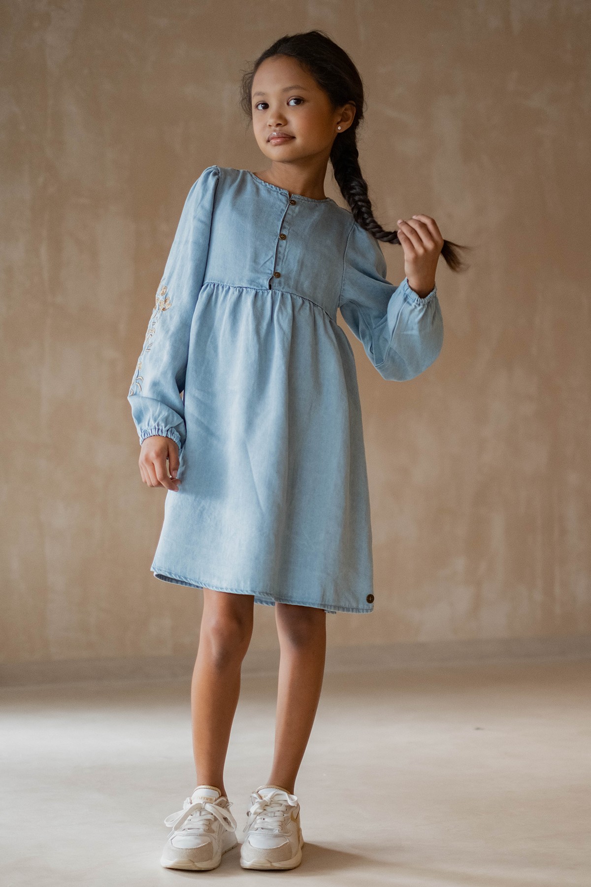 Flo Mischa Flo girls chambrey dress with embroidery at sleeve