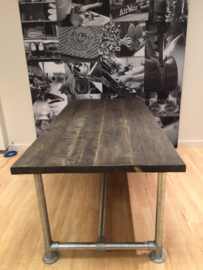 Steigerbuis tafel Blackwash