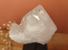 bergkristal op standaard