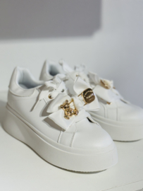 Sneaker may