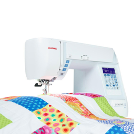 Janome Skyline S3