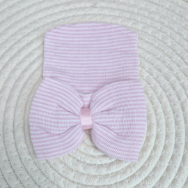 Mutsje met strik roze streep
