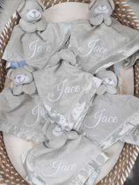 Knuffeldoek beer grijs met satijnen rand NAAM