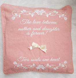Kussen the love between ROZE/WIT