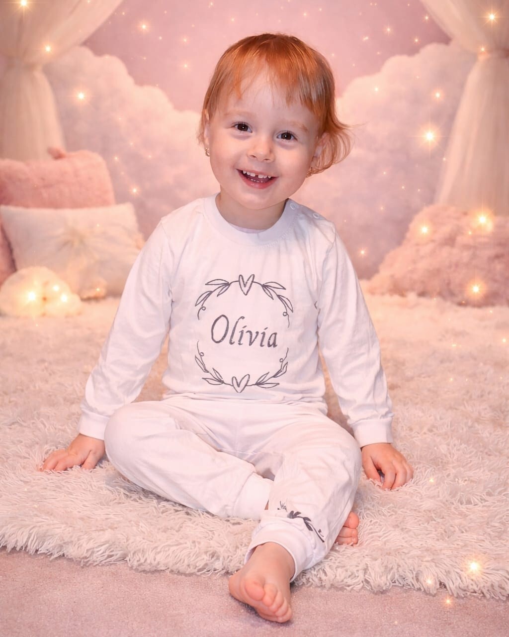 Olivia met haar nieuwe pyjama 