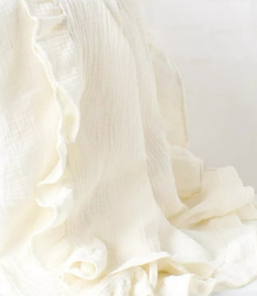 Ruffle Swaddle wit met geborduurde naam