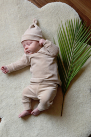 knoop mutsje sand rib velour