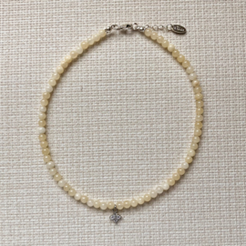 Rian Natuursteen Sieraden met Bedel Bloem Licht Geel AK233 (610)